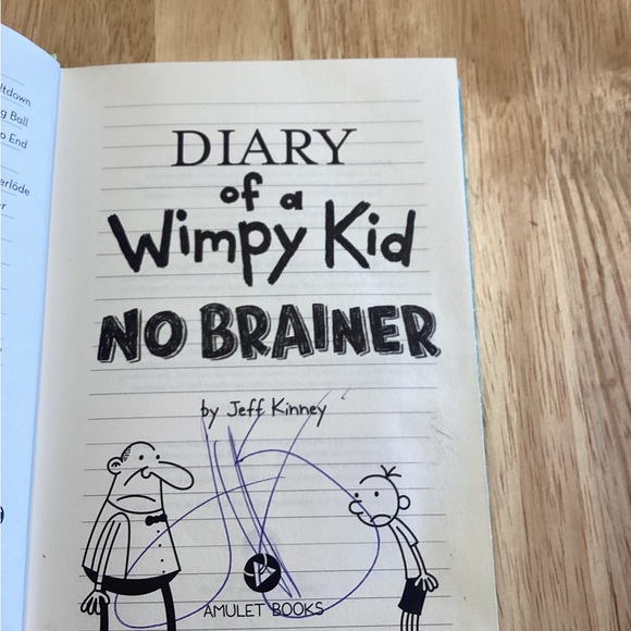 *SIGNED* Diary of a wimpy kid No Brainer book - Picture 4 of 7